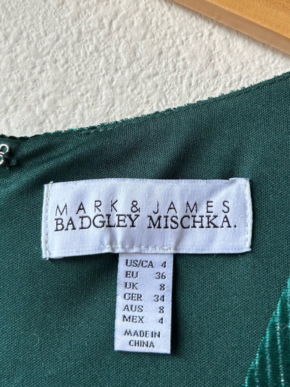 Mark + James Badgley Mischka Green Metallic Velvet V Neck Stripe Mini Dress Sz 4 - Picture 13 of 15